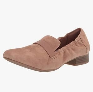 Clarks Tilmont Eve slipon career comfort loafer flats tan suede. Size 11.
